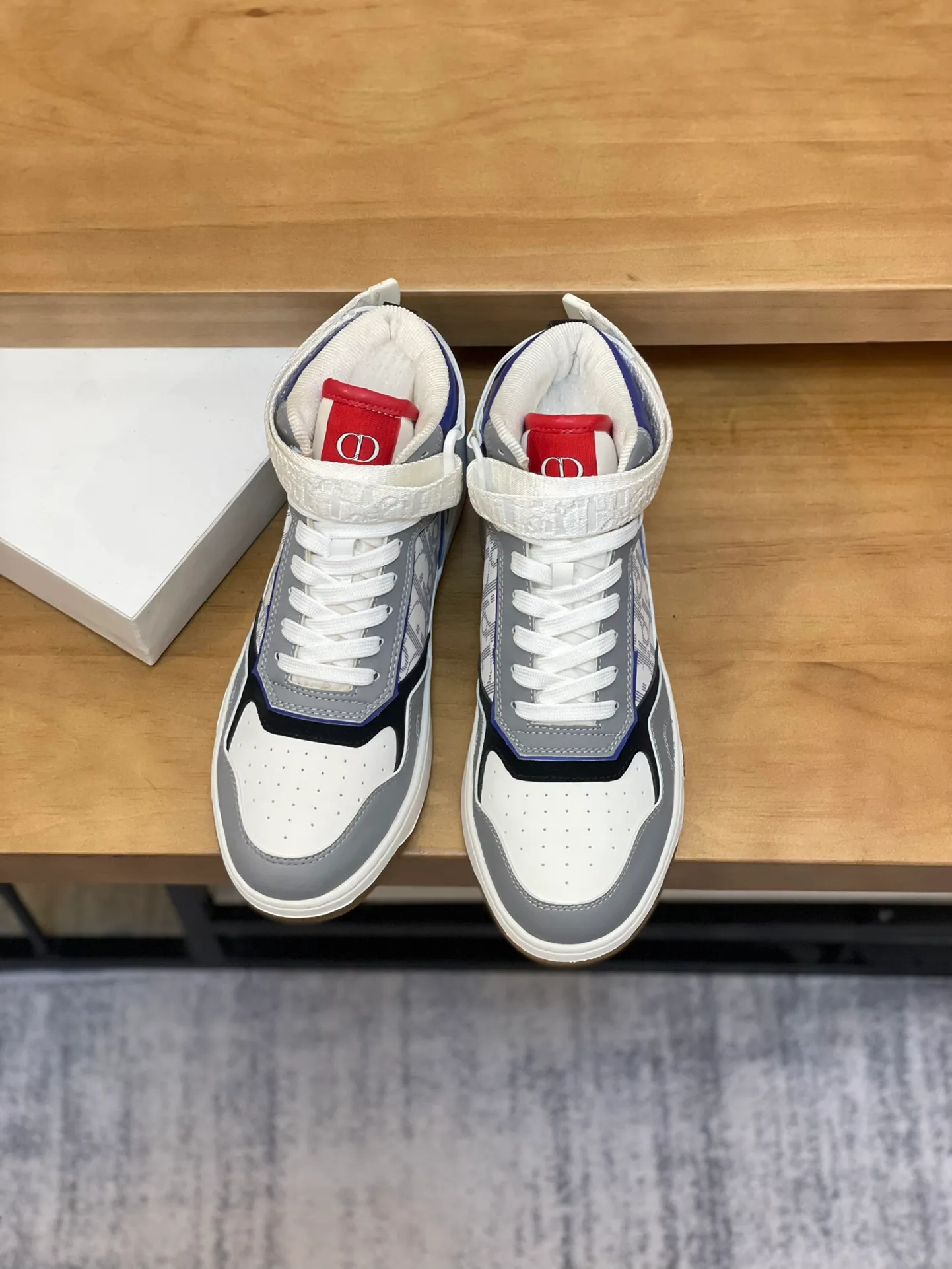 Men's shoes: 💰P460¥ Product trademark: Dior* "Dior*" high-top casual shoes Regular size: 38-44 (can be customized to 45.46) Product materials: Upper imported cowhide stitched with original fabric, breathable lining, original outsole. Number: 1006